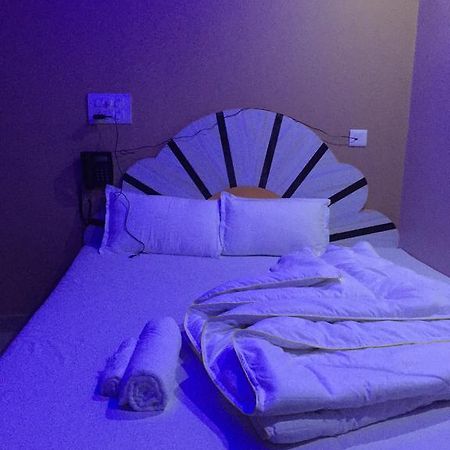 Oyo 75627 New Ankit Guest House Benares Buitenkant foto