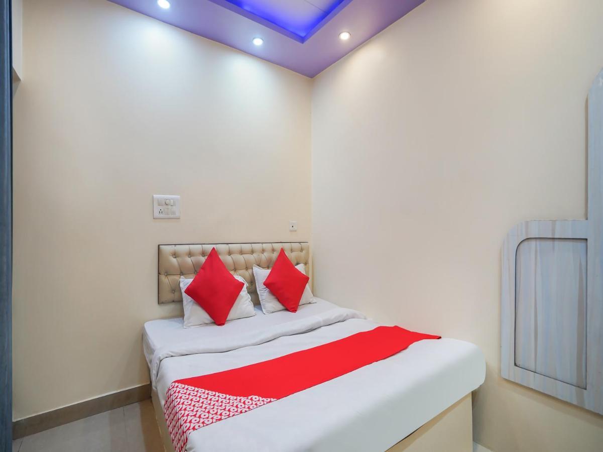 Oyo 75627 New Ankit Guest House Benares Buitenkant foto