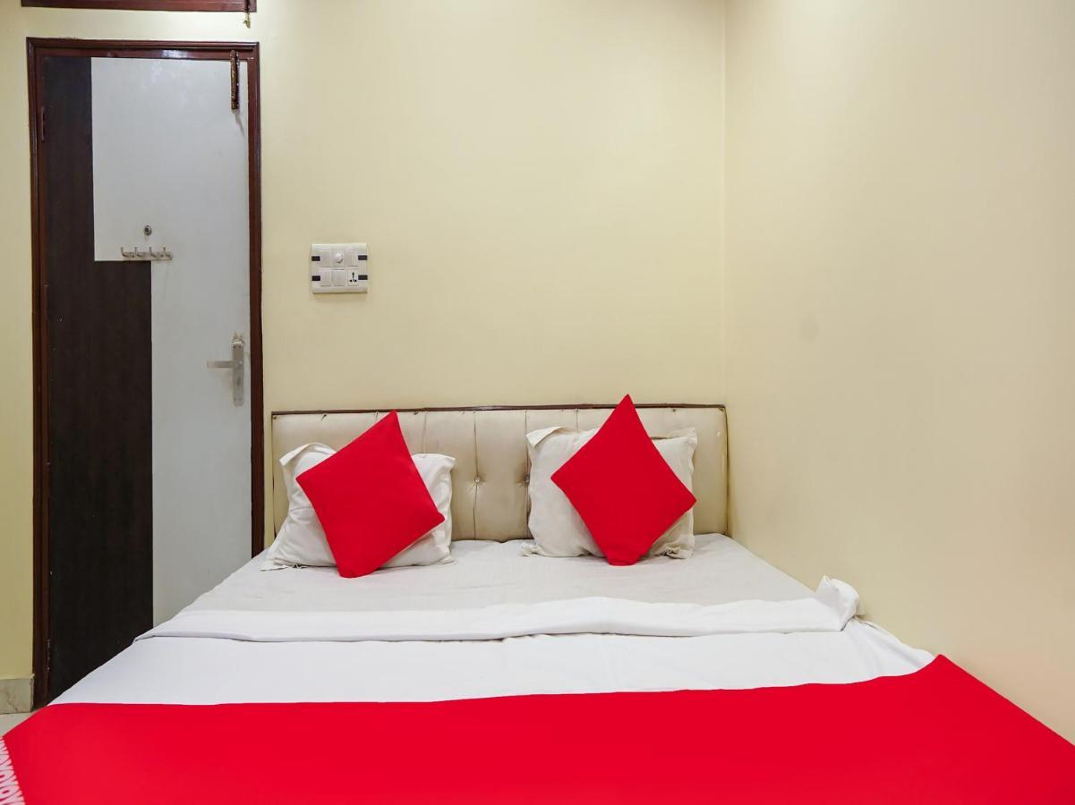 Oyo 75627 New Ankit Guest House Benares Buitenkant foto