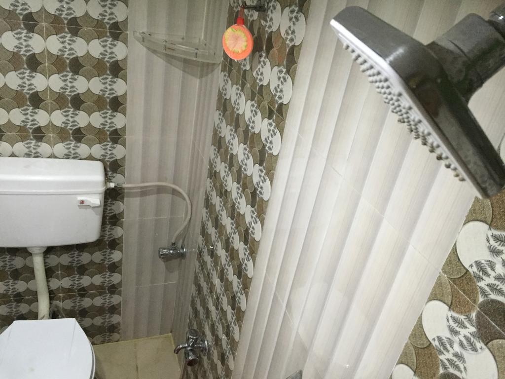 Oyo 75627 New Ankit Guest House Benares Buitenkant foto