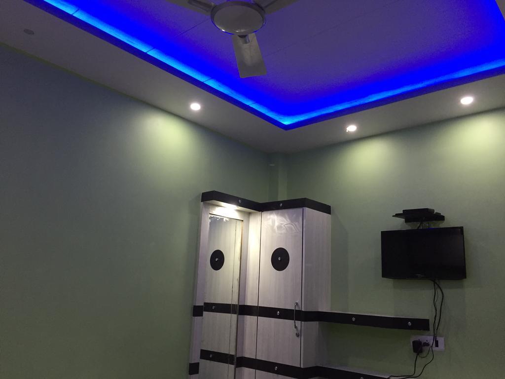Oyo 75627 New Ankit Guest House Benares Kamer foto