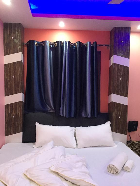 Oyo 75627 New Ankit Guest House Benares Buitenkant foto