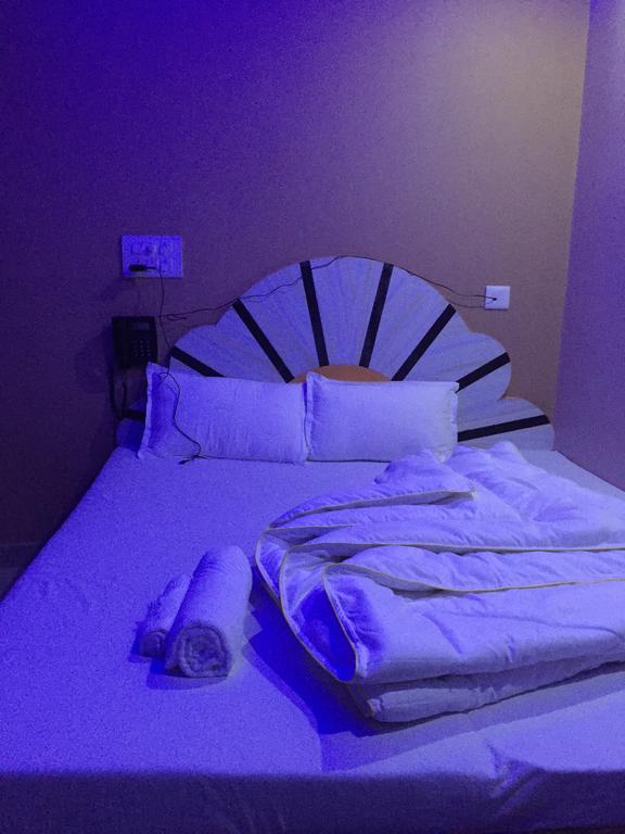 Oyo 75627 New Ankit Guest House Benares Buitenkant foto