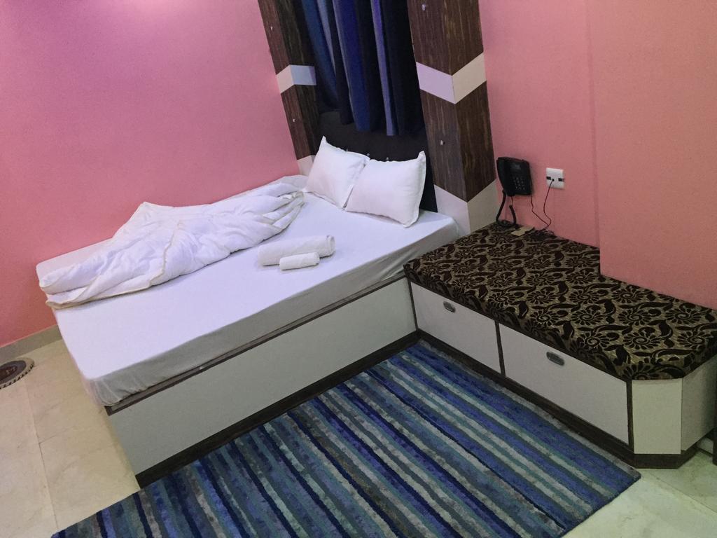 Oyo 75627 New Ankit Guest House Benares Buitenkant foto